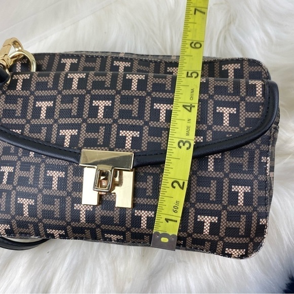 TOMMY HILFIGER CROSSBODY BAG - Picture 13 of 13